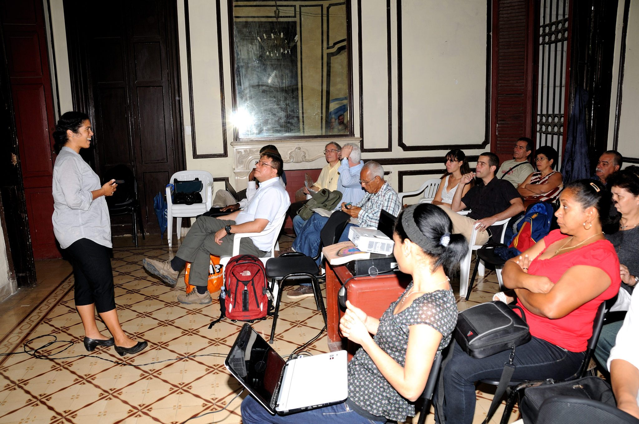 Cours de formation donnée à des experts en matière de transport et d’environnement